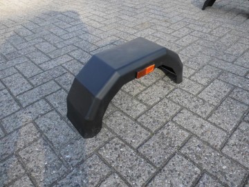 Zwarte enkel kunststof spatbord (middel)